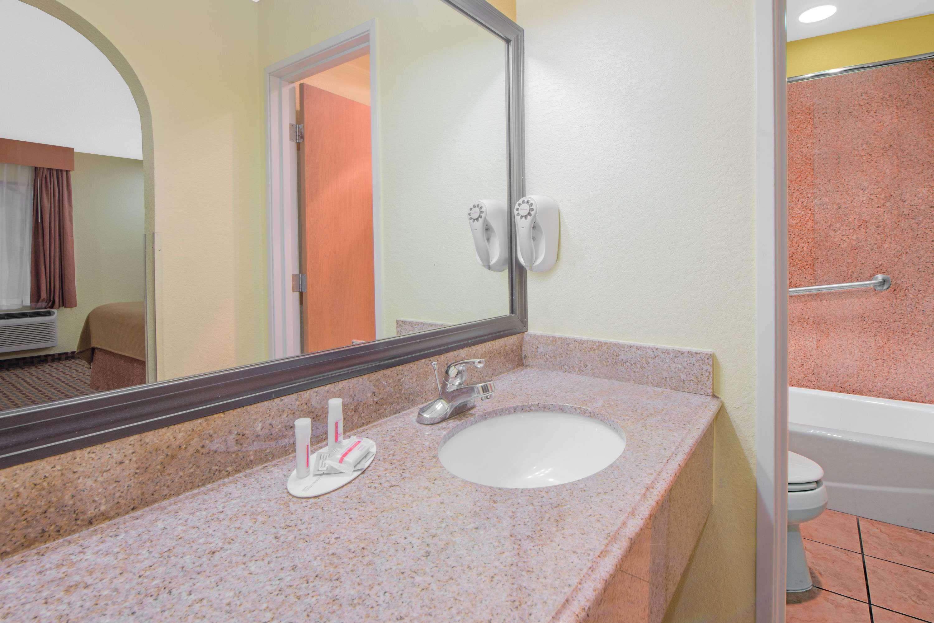Days Inn By Wyndham Lubbock South Esterno foto